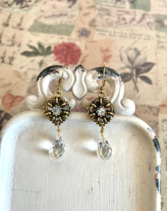 Vintage style flower earrings with clear teardrops